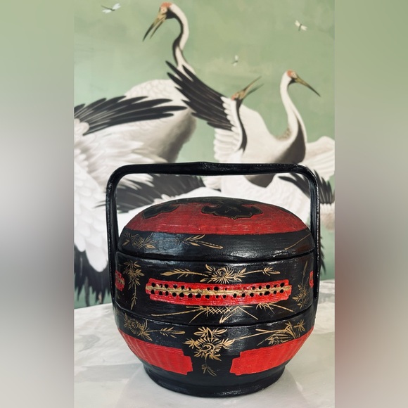 1960’s Traditional Hand Crafted Red, Black, Gold Lacquered Wicker Wedding Basket - Picture 2 of 4